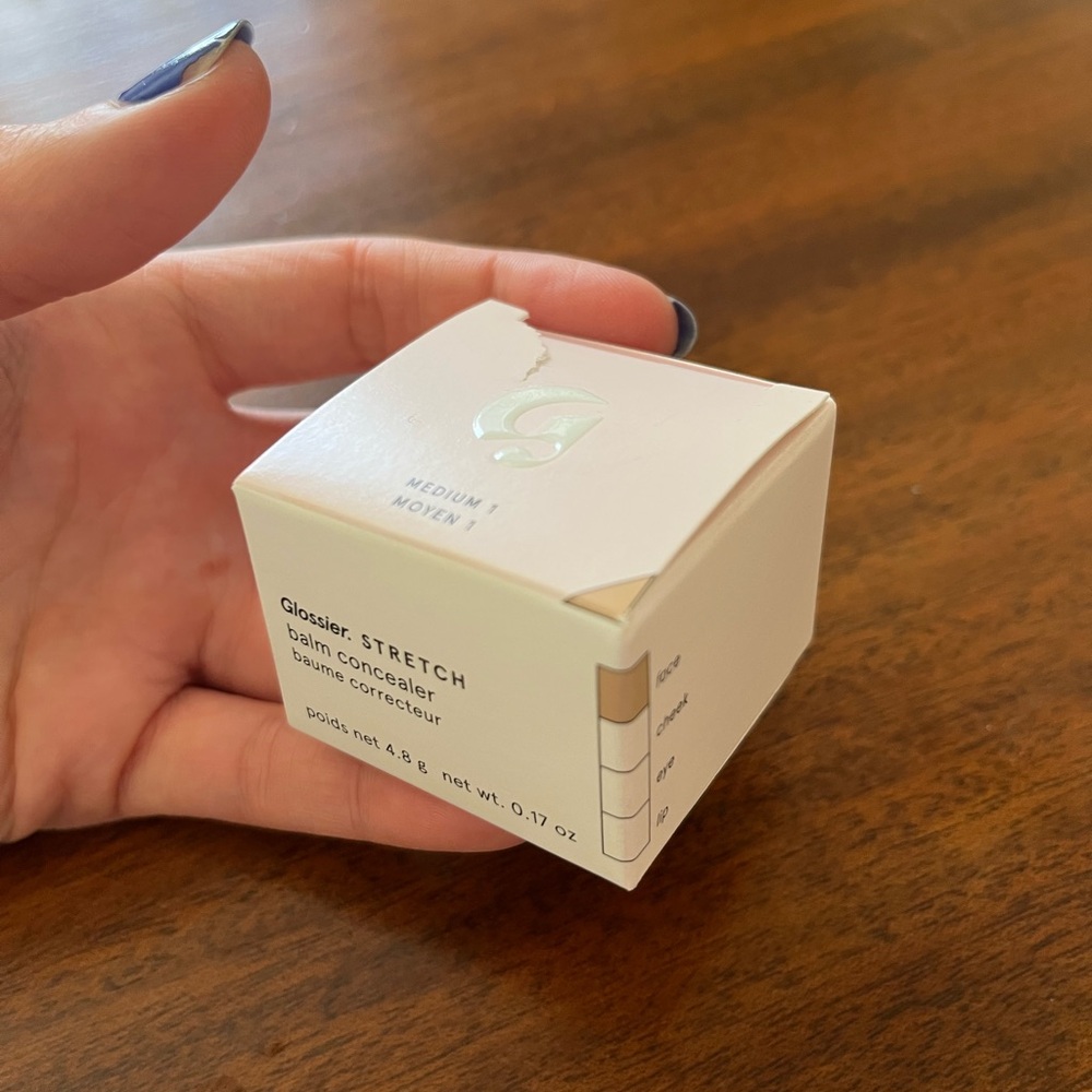 Glossier Stretch Concealer - Medium 1 - New - Picture 5 of 5